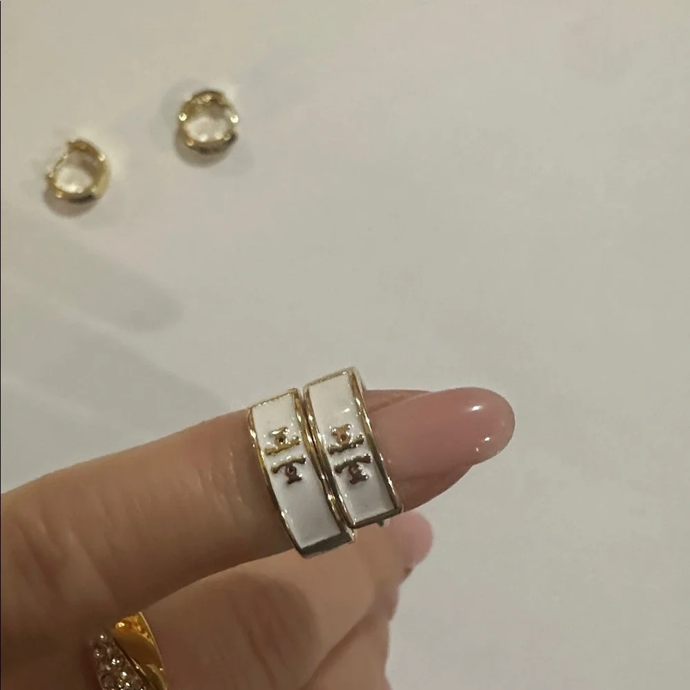 N/A elegant gold